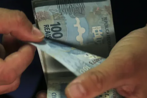 Governo projeta salário mínimo de R$ 1.741 para 2027
