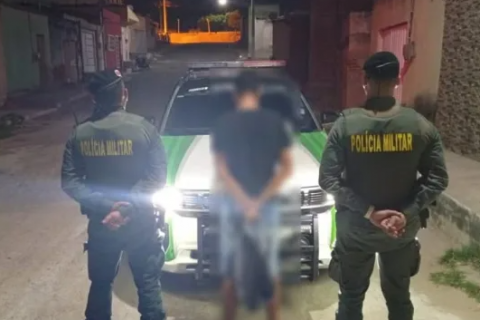 Casal é preso suspeito de pichar placas de trânsito com sigla de facção em Antonina do Norte