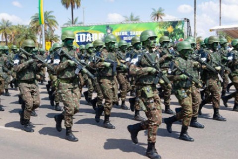 Brasil está completamente indefeso na questão militar, diz professor