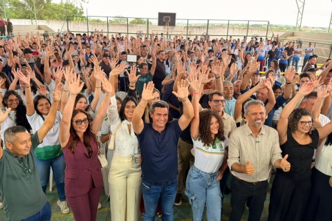 Potengi recebe mais de 260 tablets para estudantes e inaugura areninha na Vila Saraiva