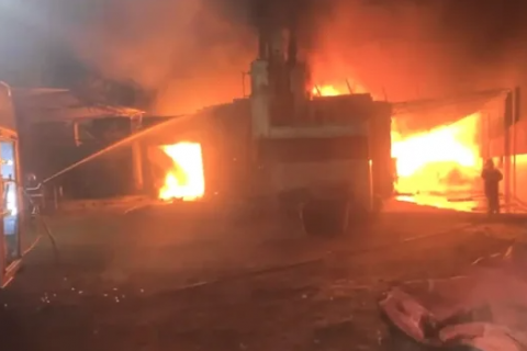 Incêndio destruiu fábrica de sabão em Juazeiro na madrugada desta segunda-feira