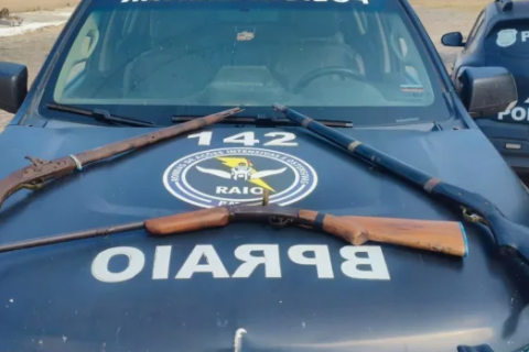 RAIO apreende três armas em Araripe e um menor de 15 anos com drogas no Juazeiro