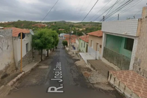 Homem expulsa esposa de casa em Porteiras e PM ajudou a mesma retirar os pertences