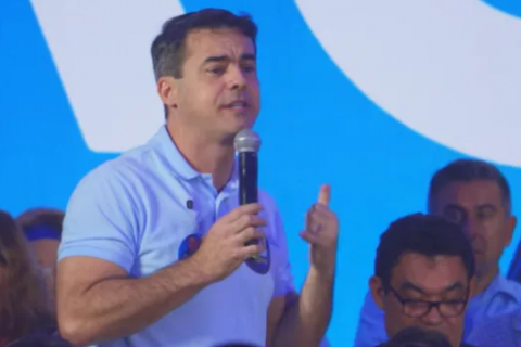Wagner chama Elmano de “poste” e diz que “economia do crime” é a que mais prospera no Ceará