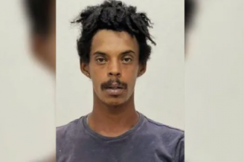Jovem preso em Brejo Santo por ameaça à irmã e músico no Juazeiro que agrediu a esposa
