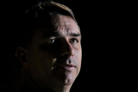 Flávio Bolsonaro estaria apavorado com outro vídeo que provocou crise no seu casamento