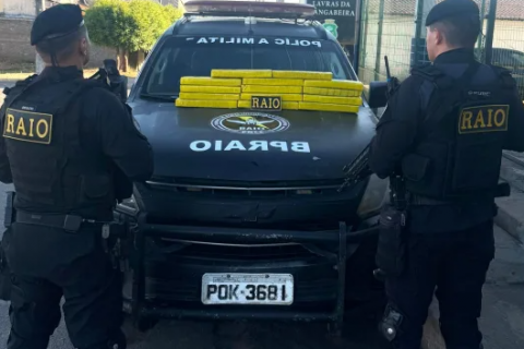 Homem foge do RAIO em Lavras da Mangabeira abandonando mais de 13 Kg de maconha